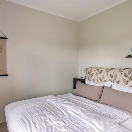 Apartment Vier